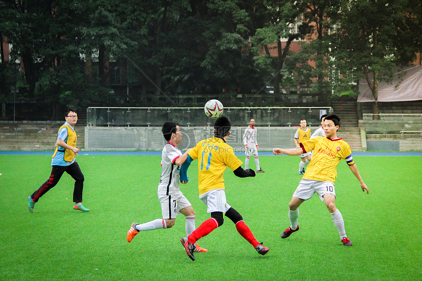 多达10名 多达10名