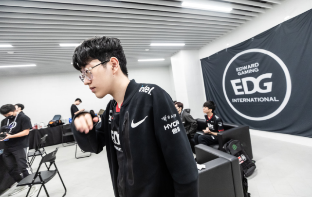 无论是在场 无论是在场